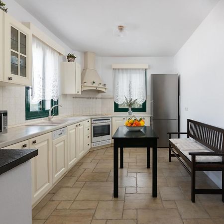 Villa Akti Lakhania Ngoại thất bức ảnh